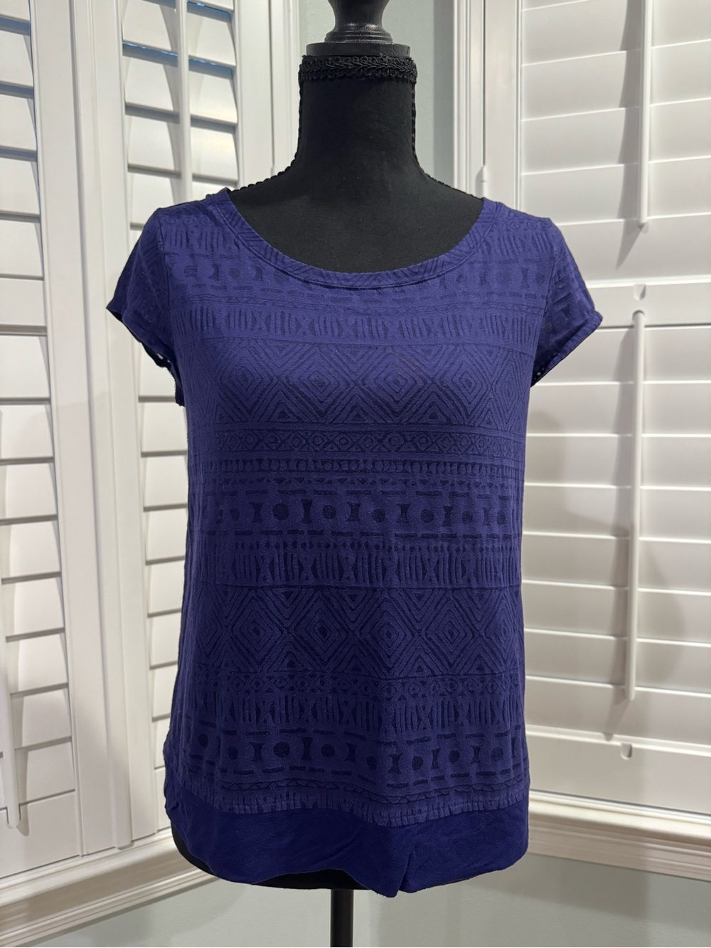 The Limited Short Sleeve Geometric-patterned Burnout Textured Tee - Purple